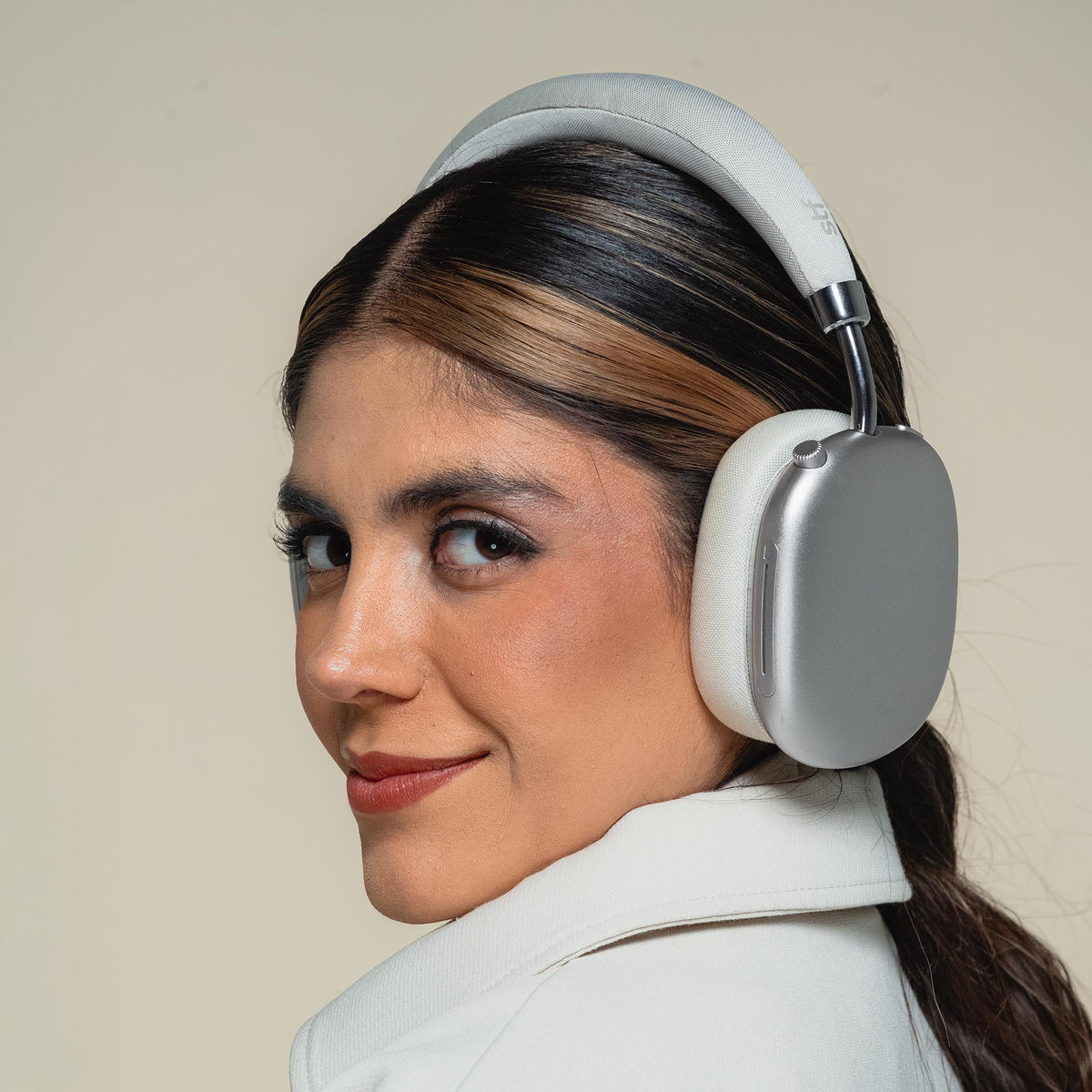 Audifonos Inalambricos On Ear STF Cherry 20 Hrs Beige