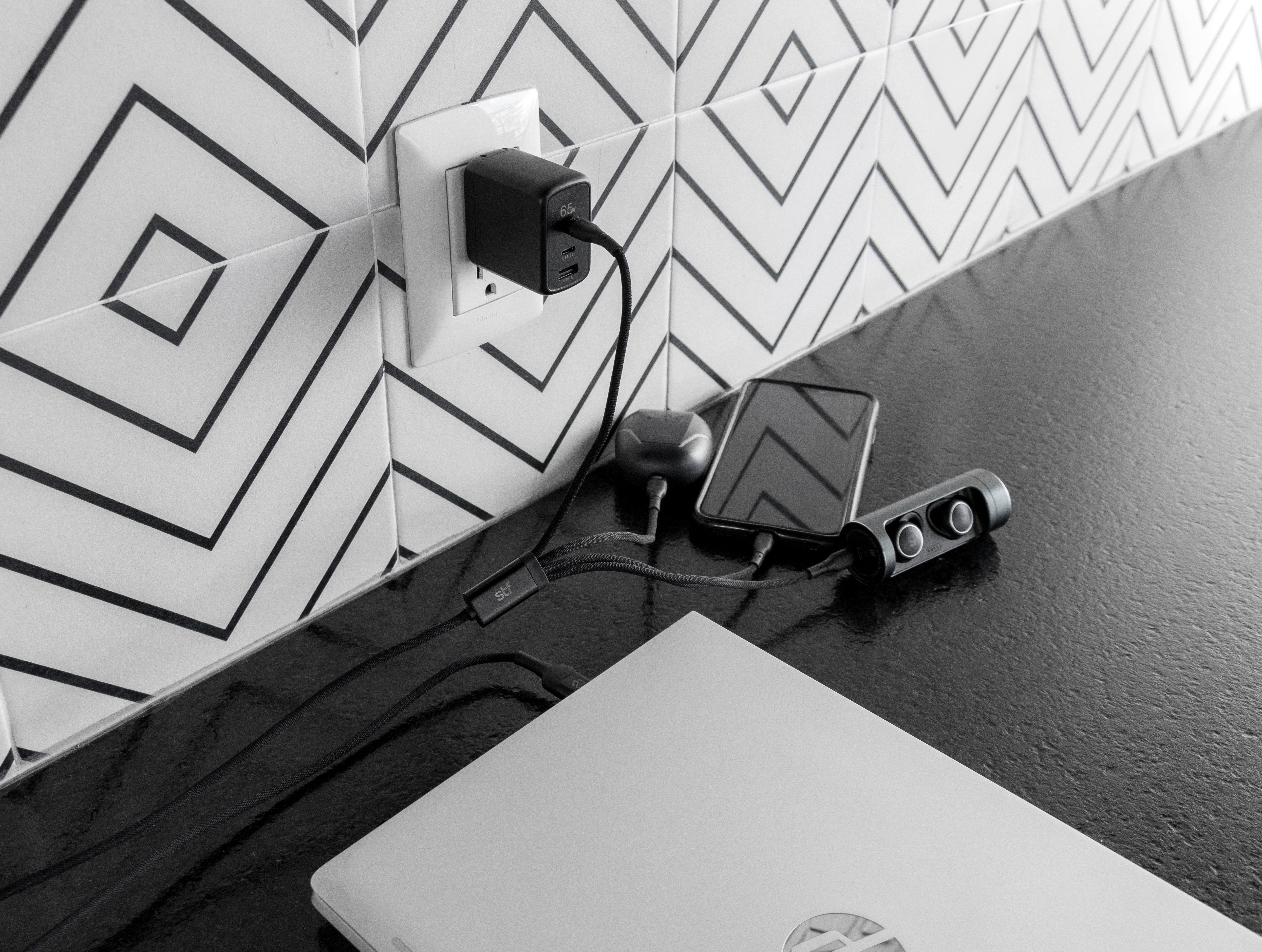 Cable 4 en 2 STF Carga Ultra Rápida USB/Tipo-C a Micro USB/Lightning/USB-C 100W